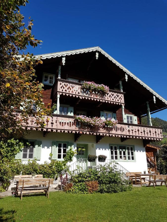 Villa Zeppelin - App Aquamarin Bramberg am Wildkogel Buitenkant foto